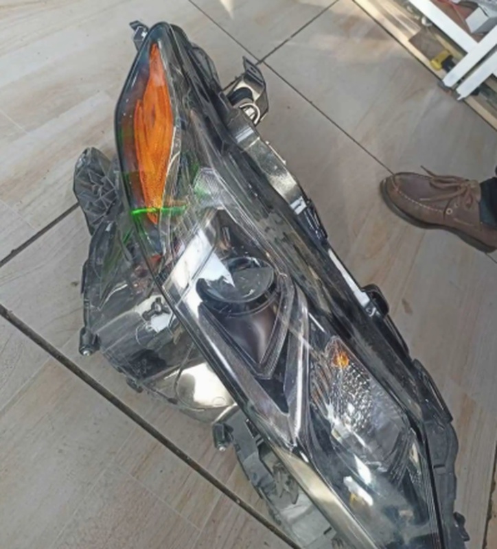 Передняя фара от Toyota Camry 6